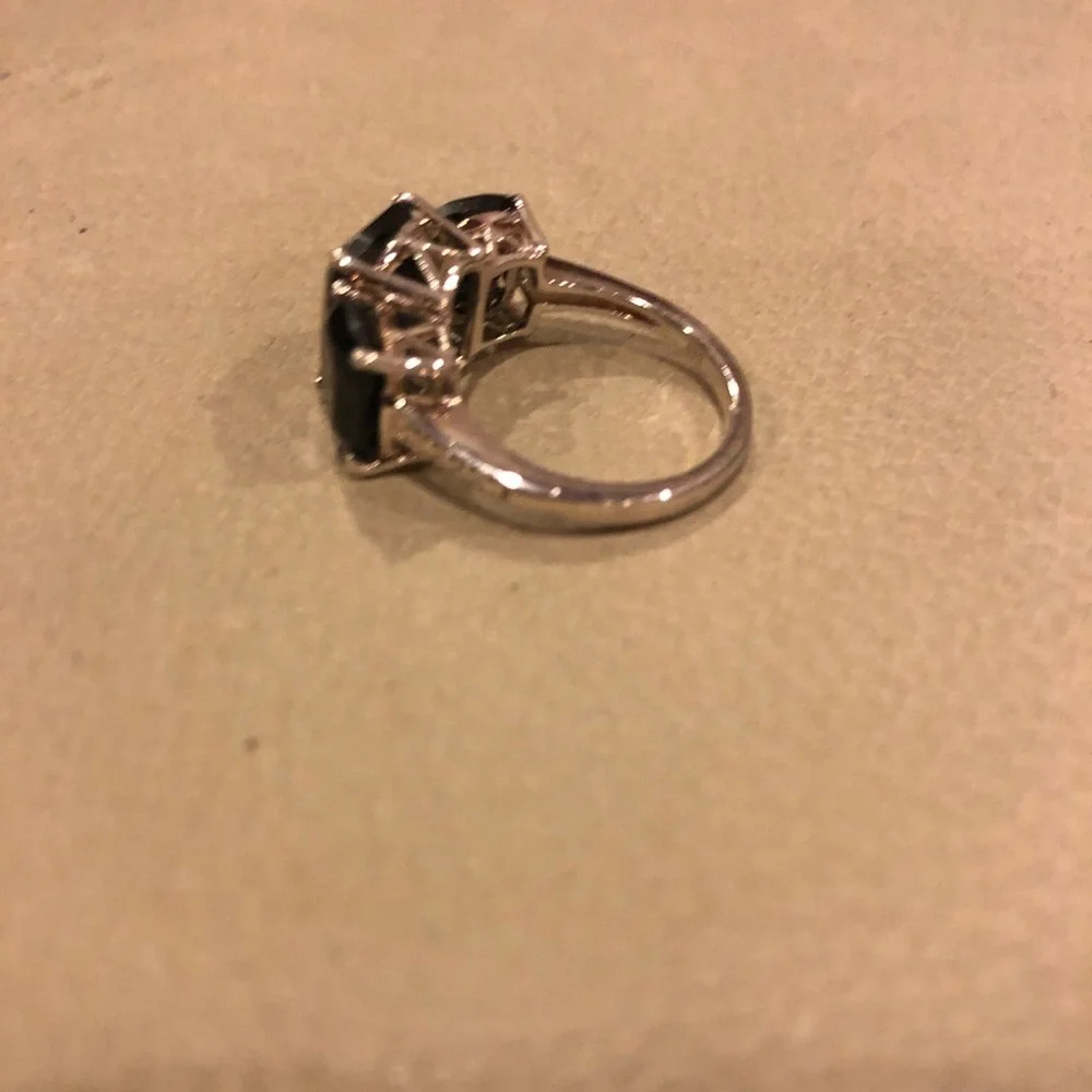 Sterling Silver (925) Black Onyx Cocktail Ring size 5.5 - Picture 6 of 9
